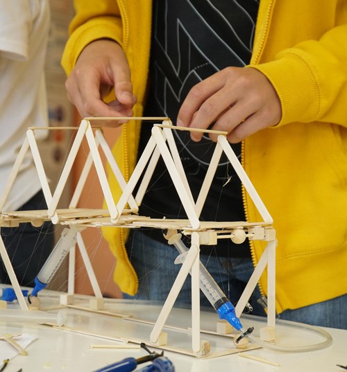“Laboratorium Zinātnes skola” piedāvā budžeta vietas skolēniem