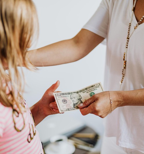Vai nauda ir laba dāvana bērnam?
