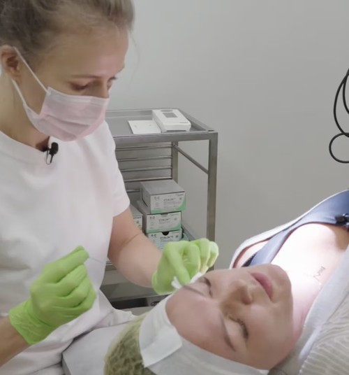 Mirdzoša āda svētku laikā: metodes, kas atjauno un stiprina ādu