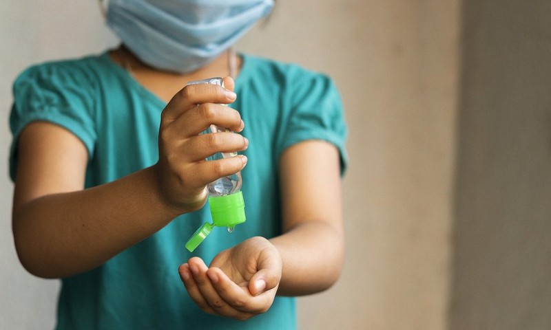 Bērnu slimnīcas ārsti: masku nēsāšana bērniem ir droša un nepieciešama
