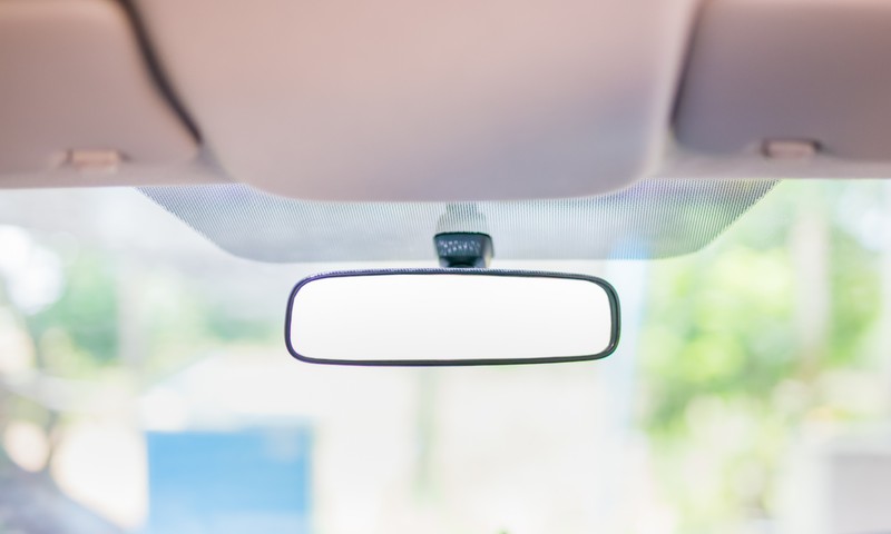 Gaisa spilvenu, siksnas un spoguļi: Bērnu drošības nodrošināšana transportlīdzekļos