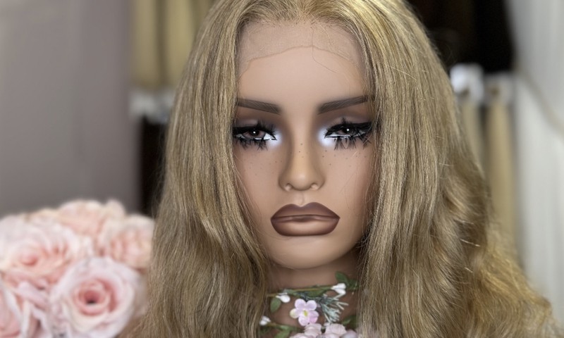 Kā izvēlēties parūku un atgūt pārliecību par savu izskatu