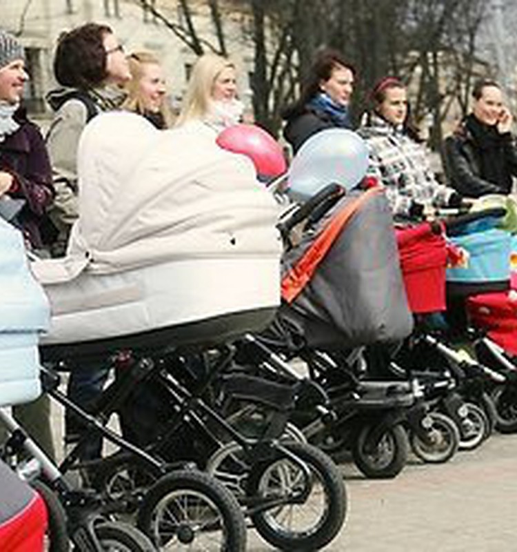 Scenariji.lv: imigrācija nav risinājums, bērnu par maz
