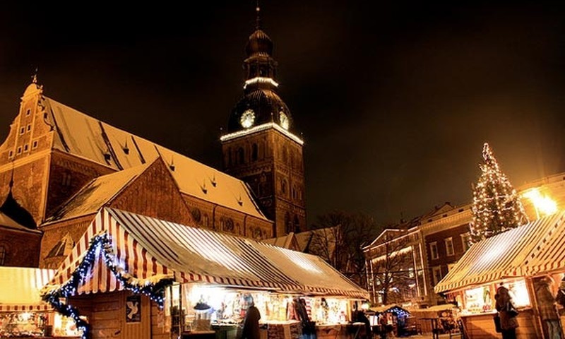 1. decembrī Rīgā iedegs svētku egli un sāks darboties Ziemassvētku tirdziņi