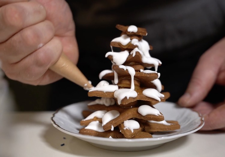 VideoRECEPTE: Piparkūku eglītes