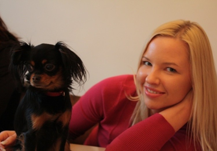 Topošā māmiņa Ligita iekārto bērnistabu