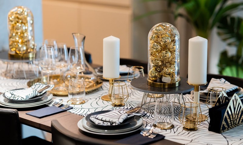 No tradicionālā līdz modernajam: idejas svētku galda dekorēšanai