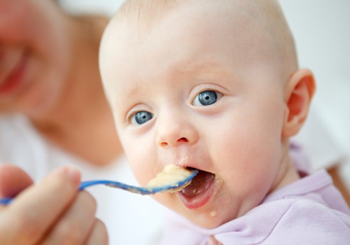 Atbildes uz 9 biežākajiem māmiņu jautājumiem par mazuļa ēdināšanu