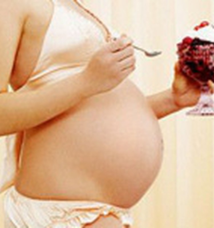 Kāpēc grūtniecības laikā nevajadzētu pieņemties svarā par daudz vai par maz?