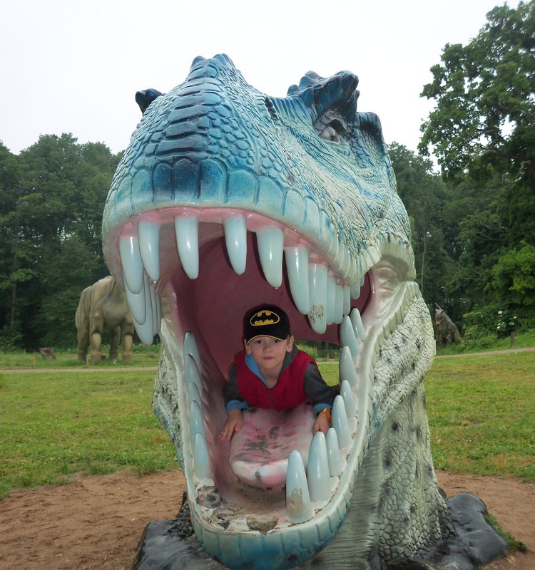 Trešā daļa.Otrā diena Lietuvā!Dinozuru parks, Šauļi un Krusta kalns.