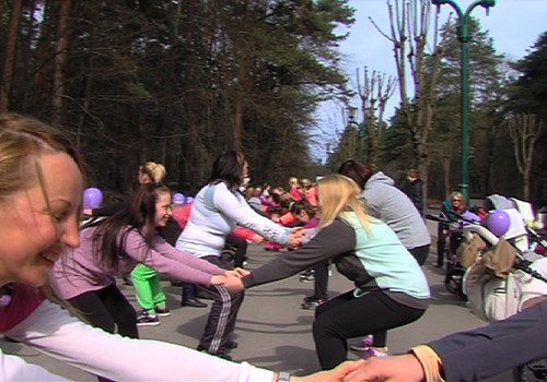 Vingro brīvā dabā ar MomyFit: svētdien raidījumā skaties sižetiņu Māmiņu Klubā!