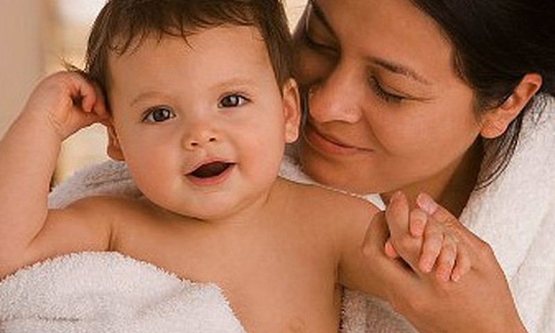 Kā rūpēties par mazuļa jutīgo ādiņu?