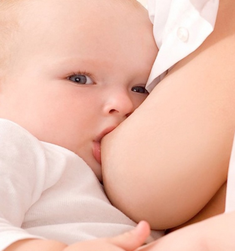 Biežākās problēmas, barojot mazuli ar krūti