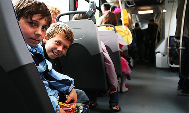 No septembra Rīgas skolēniem transports būs bez maksas