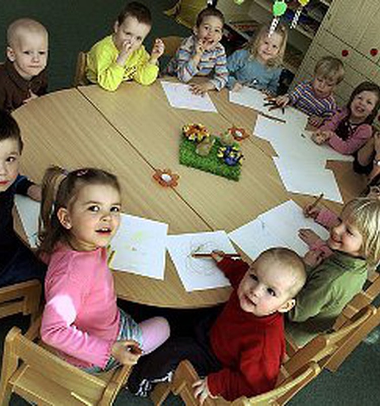 Izglītības ministrija ignorē Saeimas ieceri likvidēt bērnudārzu rindas