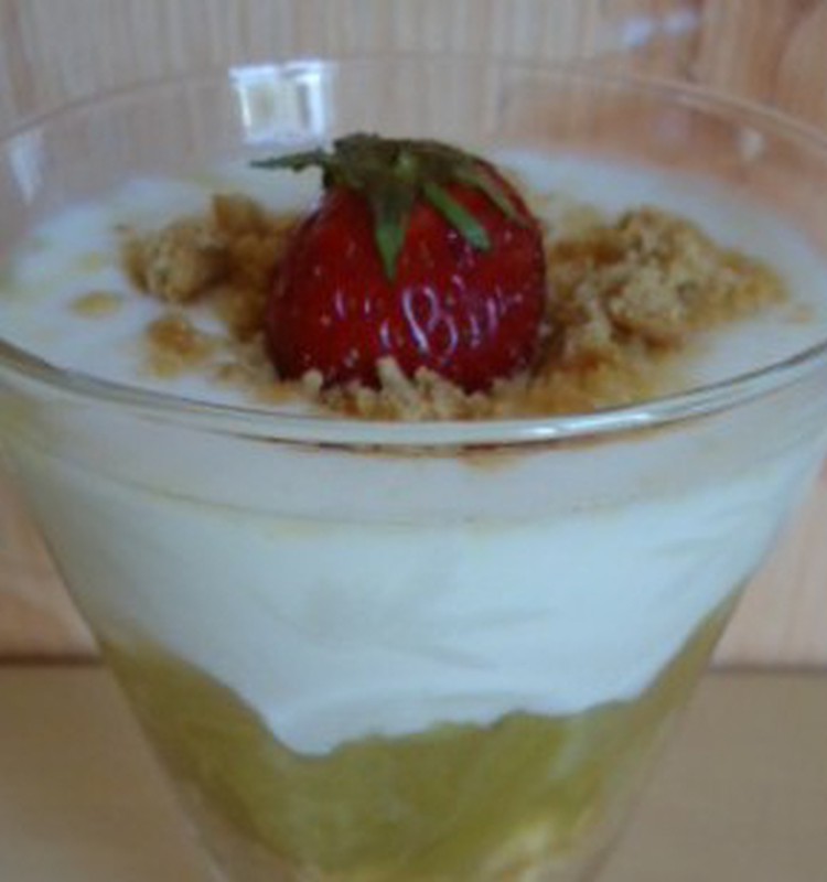 №14: Rabarberu deserts jogurta mākoņos
