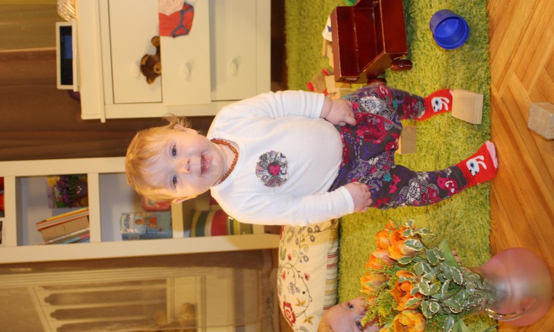 Tā es  šuju meitai