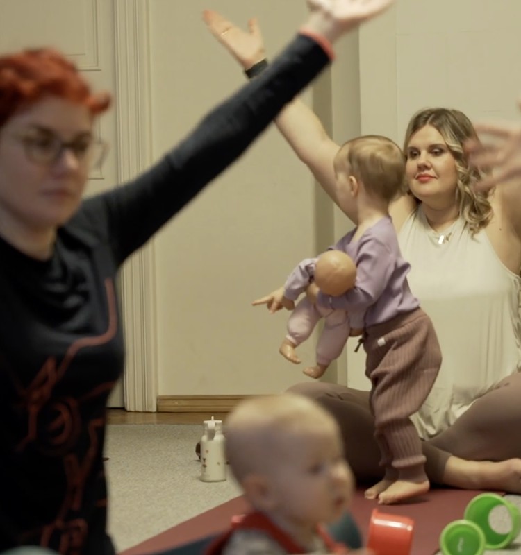 Aktīva, vesela mamma: Jogas nodarbības kopā ar mazuli