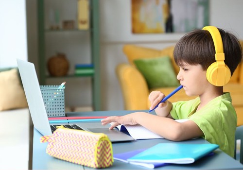Ergonomika pirmsskolas un skolas vecuma bērniem. Vērtīgi ergoterapeita ieteikumi, kā sagatavot bērnu skolai.