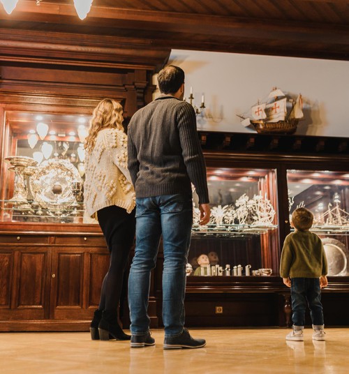 Melngalvju nams aicina uz Ziemassvētku rotājumu meklēšanas piedzīvojumu