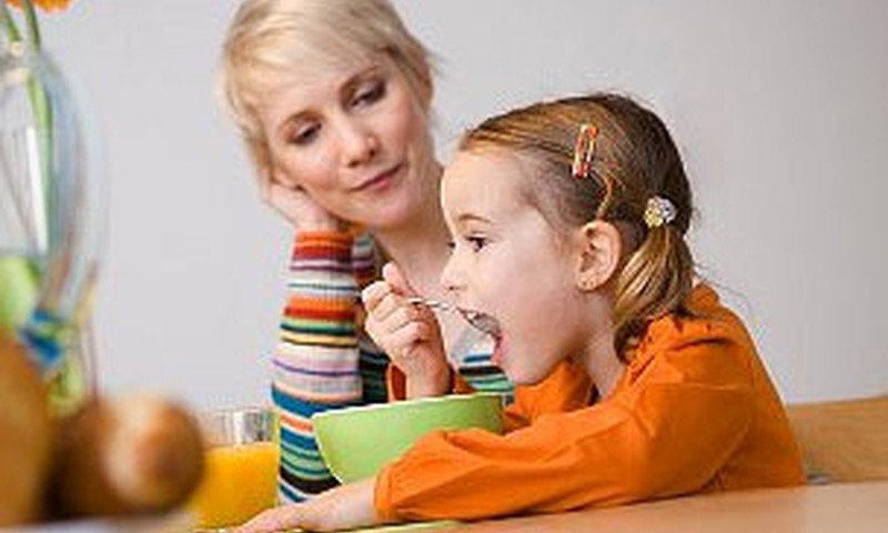 Bērnam jāuzņem olbaltumvielas, bet ne no saldumiem! 