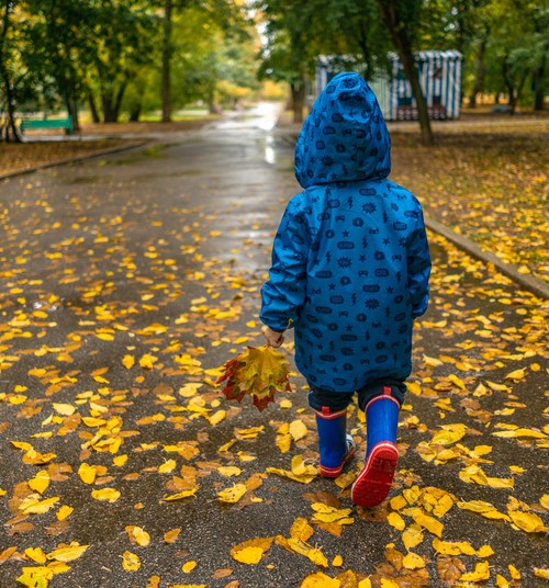 Līst? Dodaties ārā rotaļāties! 10 idejas jautrām rotaļām