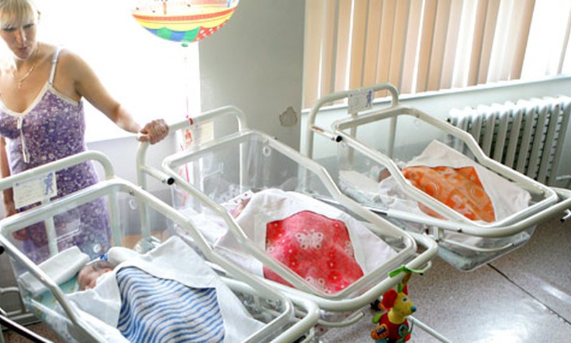 Rīgā pērn piedzimuši 7795 bērni; 22 tika atstāti slimnīcās