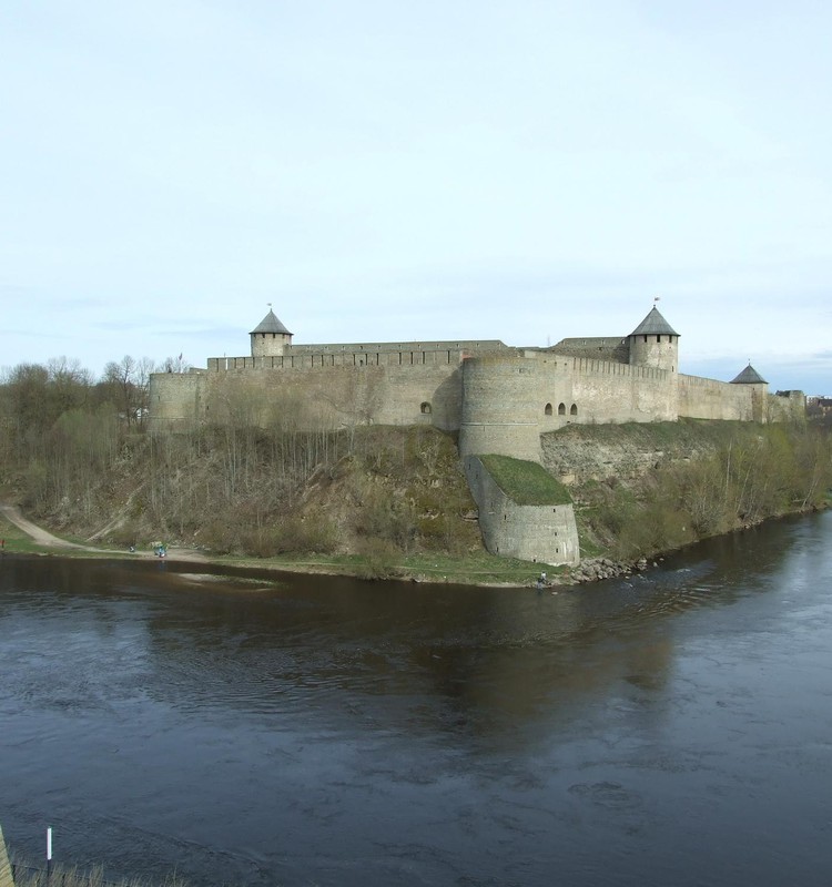 Narva - uz robežas starp Igauniju un Krieviju