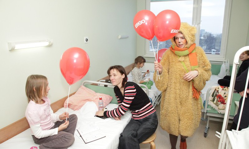 Bērnu slimnīca saņem dāvinājumā 580 akūti trūkstošos termometrus