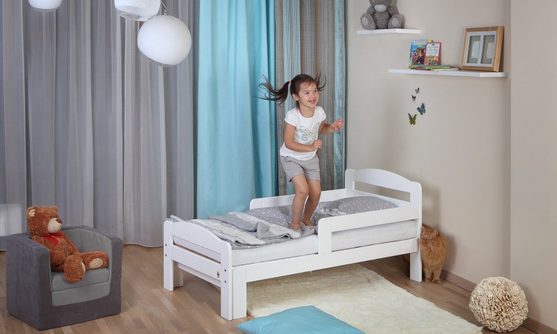 Kādu gultu pirkt, kad mazais izaug no zīdaiņu gultiņas?