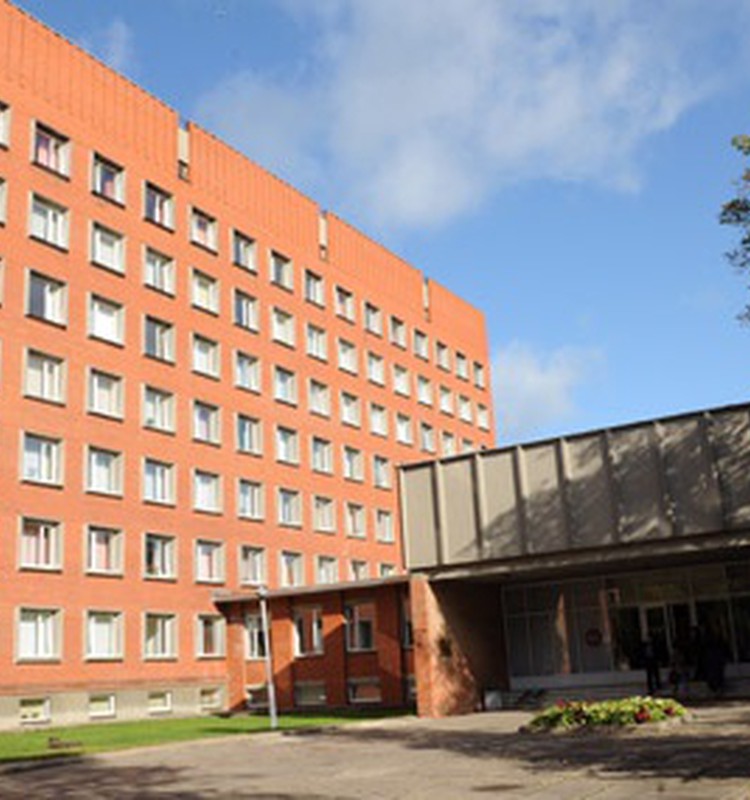 Dzemdību nams nepamatoti prasa maksu par dzemdībām
