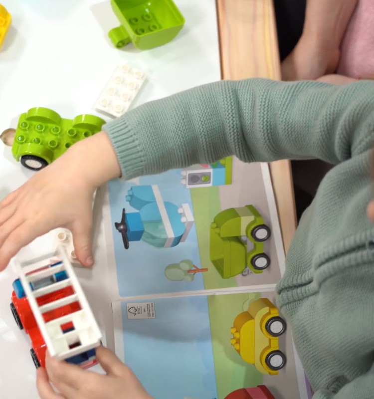 Spēlējies un mācies kopā ar jaunu Lego Duplo komplektu “Mani pirmie radošie transportlīdzekļi”!