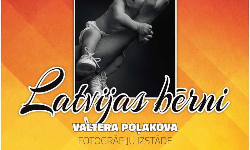 Projekts „Ar saknēm Tēvzemē” ir izstādes-diskusijas-fotosesijas sērija dažādās Latvijas pilsētās un novados