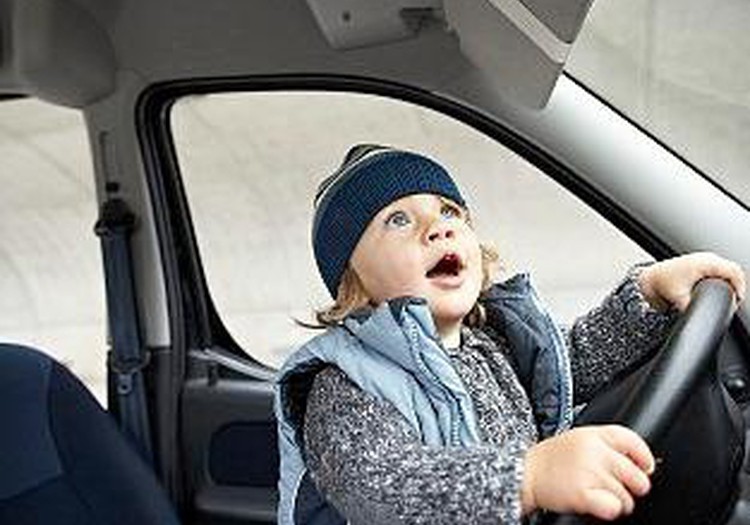 Kā palīdzēt bērnam pielāgoties citai laika joslai?