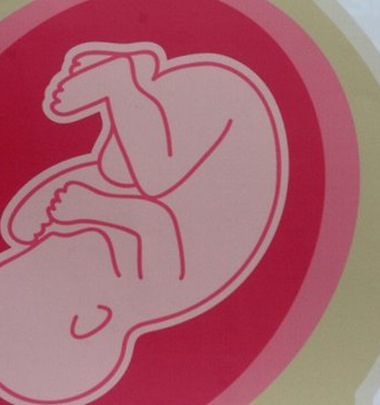 Pētījums: Dzimstības rādītājus Latvijā būtiski ietekmējusi ekonomiskā situācija