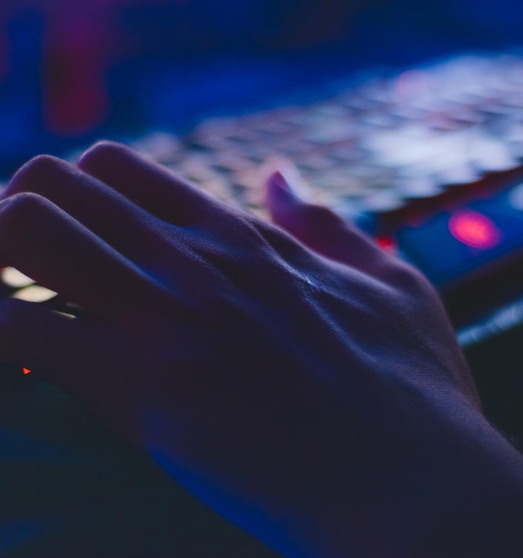 Skolēni internetā izsmej cits citu un pedagogus. Kā rīkoties skolām?