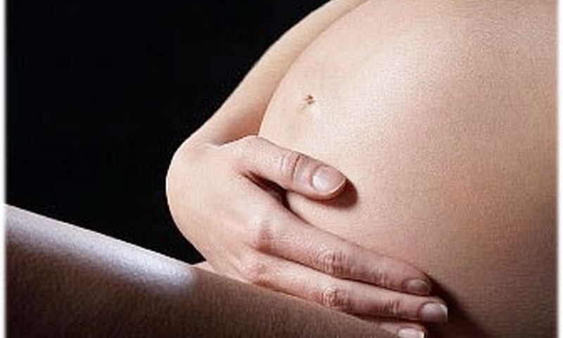 Cik ļoti gēni ietekmē bērniņa piedzimšanas svaru un garumu?