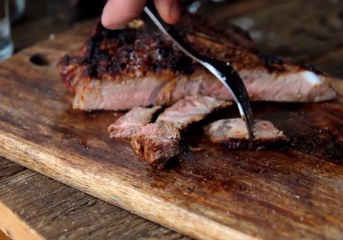 VIDEOpadoms: Kas jāzina, gatavojot steiku uz grila