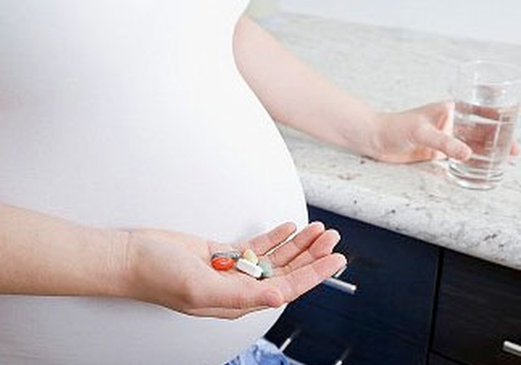 Cik ilgi un kādus vitamīnus lietot grūtniecības laikā?