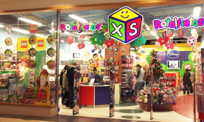 Māmiņdienas kruīzā balvas no XS rotaļlietu veikala