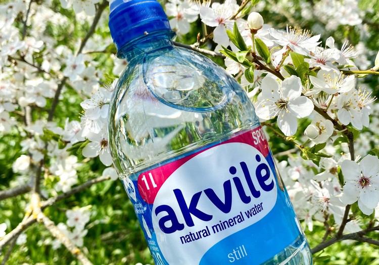 Ūdens vairo skaistumu. 9 ieteikumi, kā atcerēties regulāri padzerties ūdeni!