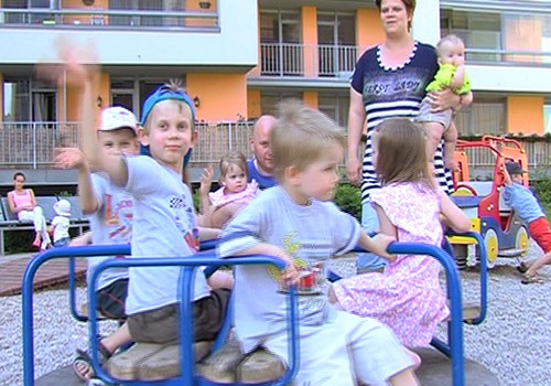 15.06.2014.TV3: bērnudārzs un podiņmācība, ciemos pie 7 bērnu ģimenes, ratiņi jaundzimušajam