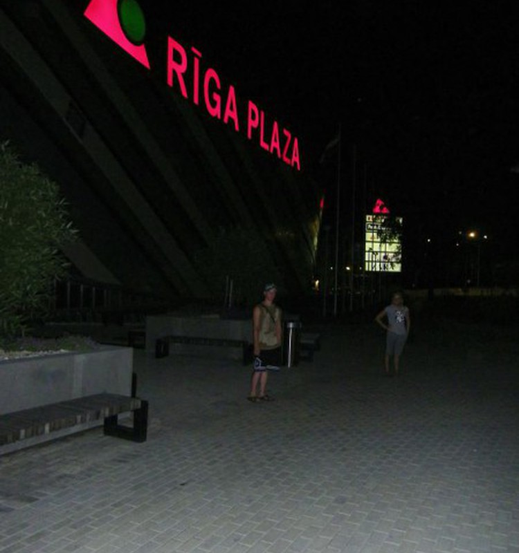 Kamēr meitiņa saldi čuč...