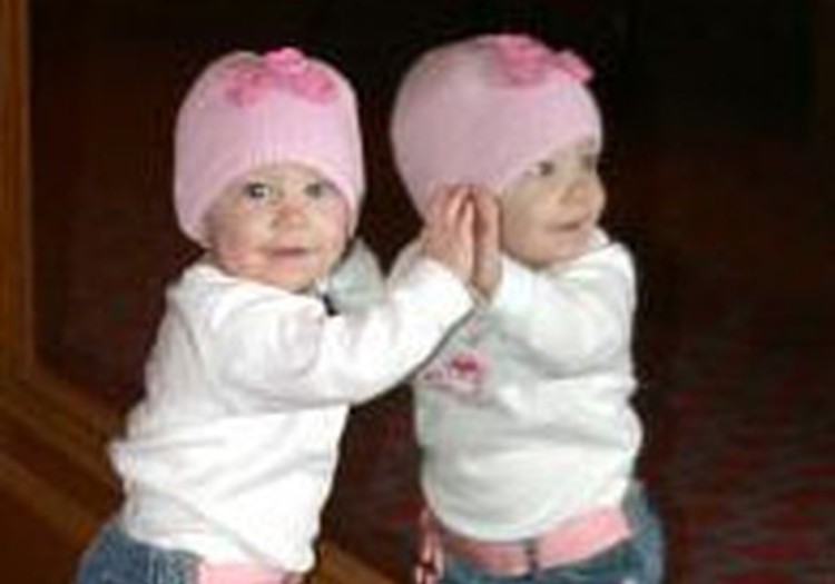 Vai ļaut bērnam skatīties spogulī?