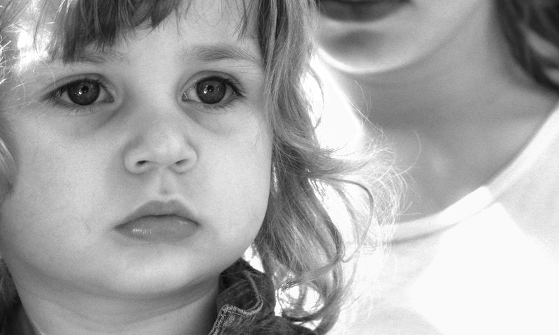 Ar autismu sirgstošo bērnu brāļi un māsas
