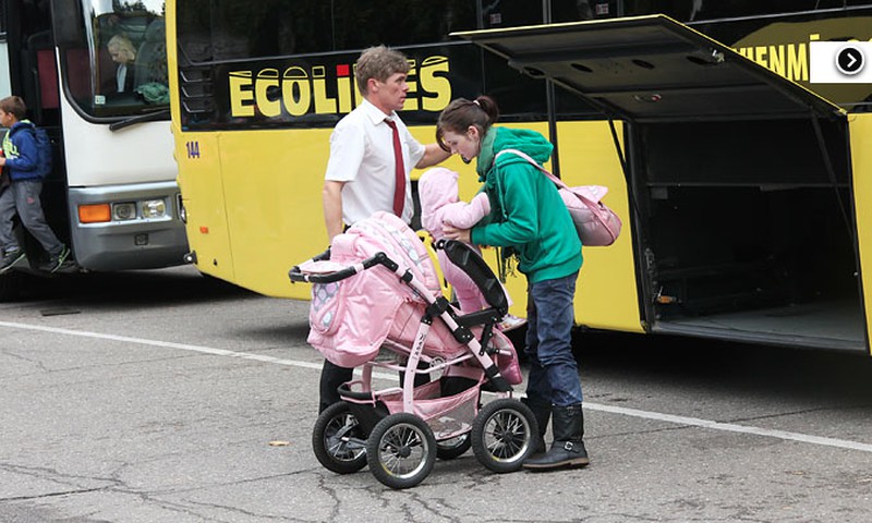 Siguldā un Rīgā novērtē invalīdiem un māmiņām ar bērniem draudzīgākos autobusus