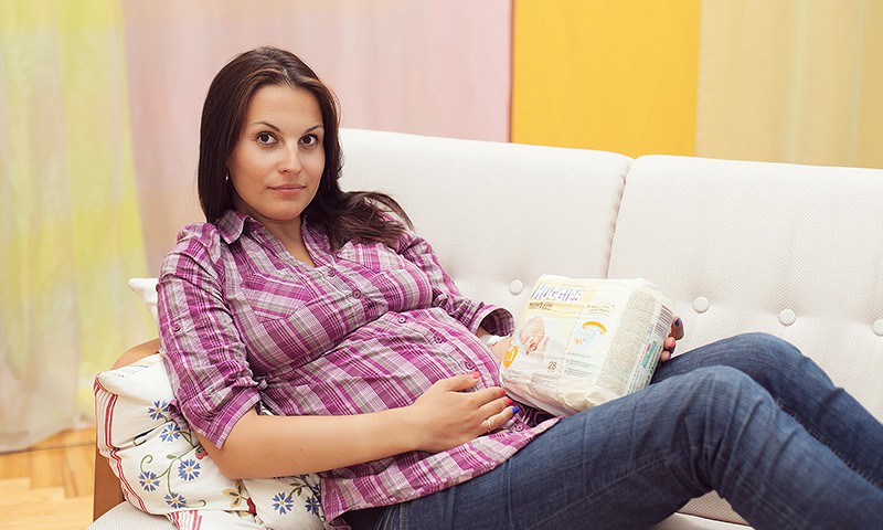 Uzzini, cik daudz šķidruma un kādā veidā būtu jāuzņem grūtniecības laikā