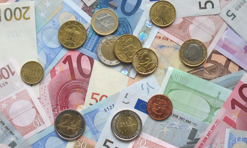 Tuvojas EURO, cik tad saņemsim pabalstos no 1.janvāra