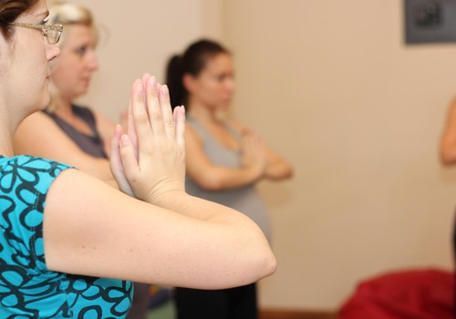 Ārstējies ar jogu: jogas terapija