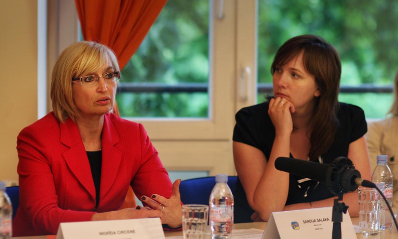 Vecāki: izglītošana par veselīgu dzīvesveidu jāuztic skolai